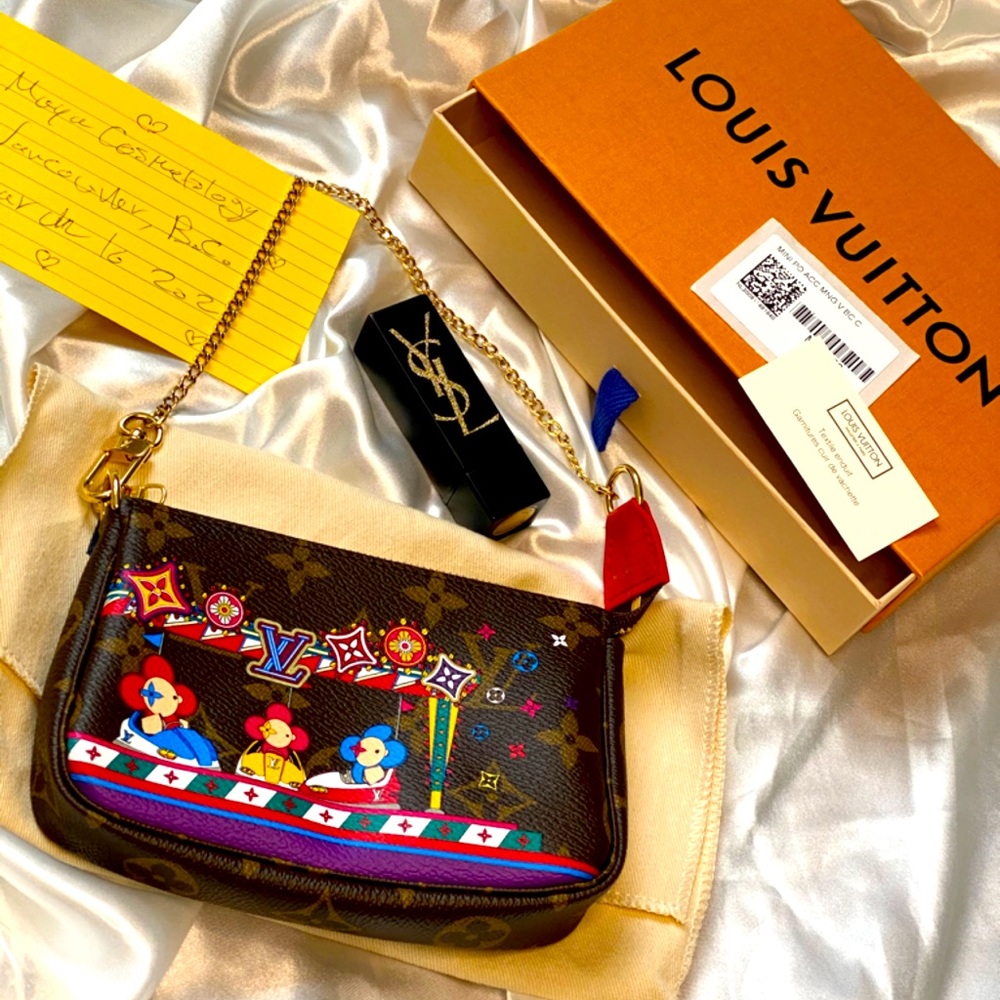✈️SOLD✈️💝👠Authentic 2020 France LIMITED EDITION Pochette